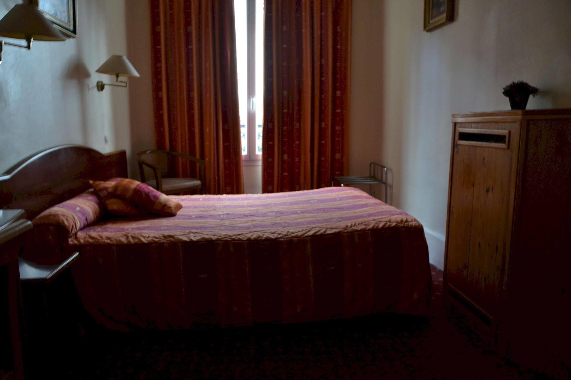 Hotel Montpellier Paris Eksteriør billede